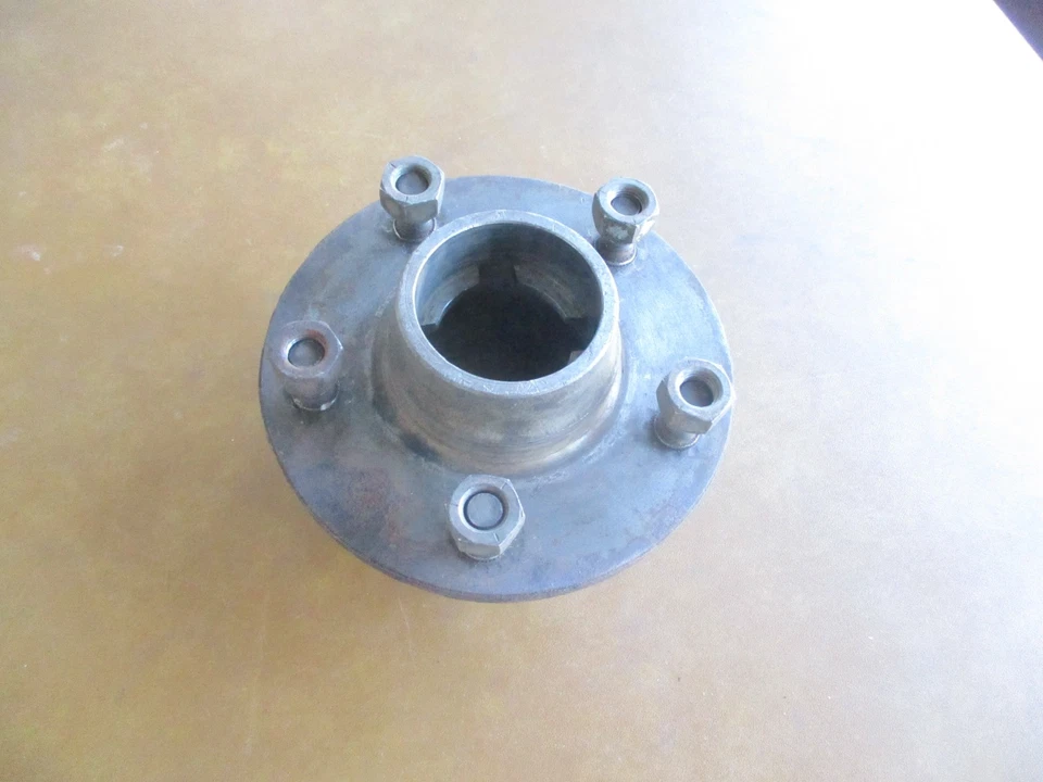 1957 1958 57 58 Oldsmobile buje delantero derecho usado tambor de freno original 569343 Foto 2 de 4