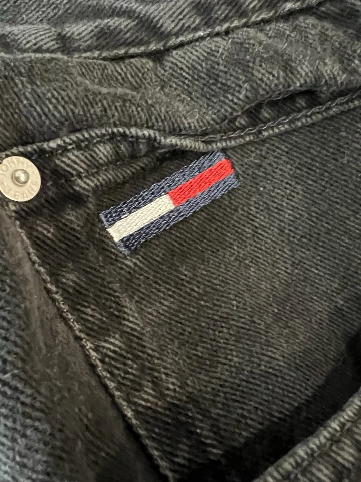 Vtg Tommy Hilfiger Faded Black Denim LOGO Carpenter Baggy Streetwear Shorts Y2K - Image 3 of 4