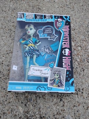 LOW PRICE Frankie Stein Doll Monster High Picture Day 2012 Mattel