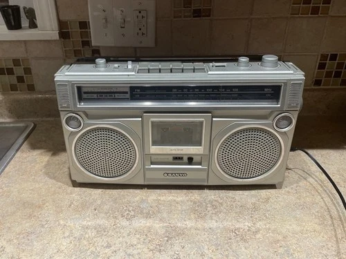 Vintage Sanyo M9924 Boombox AM/FM Cassette Portable Radio/ See Description