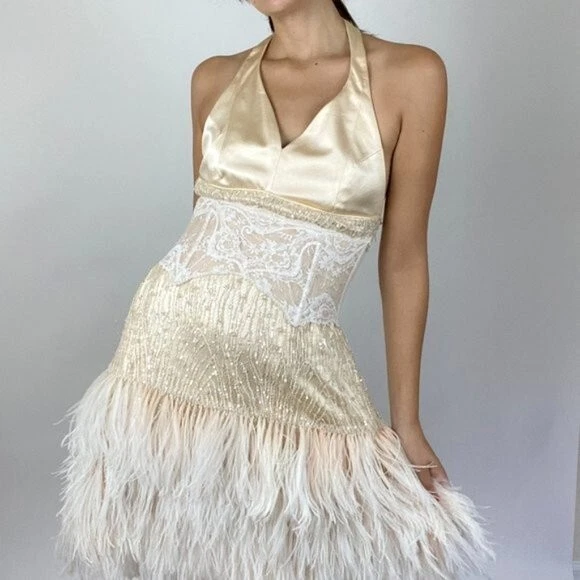 Vestido De Colección GIORGIO ARMANI Desnudo Lentejuelas Pluma Avestruz Cuello Halter Pequeño Foto 2 de 4