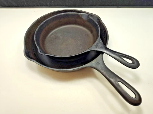 LOT x2 Antique Vintage #4 + #6 Cast Iron Skillets Pour Spout Lodge Wagner? USA?