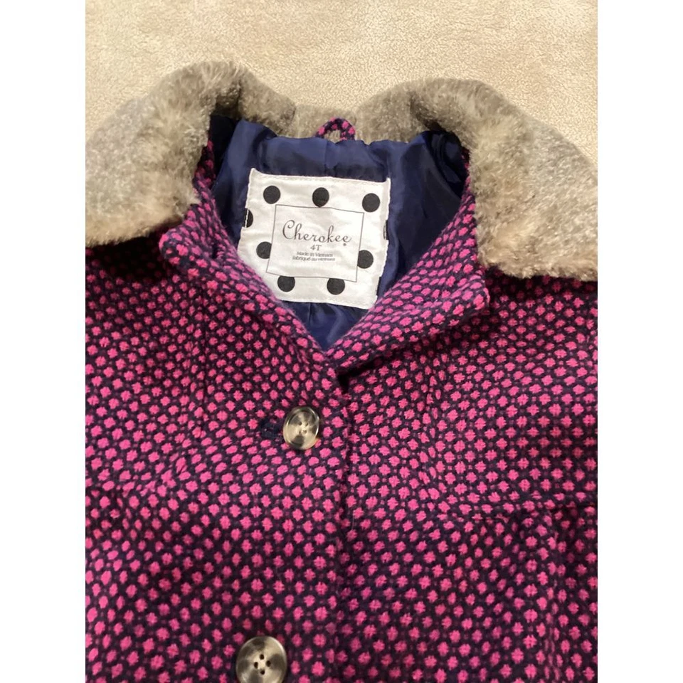 Casaco fofo Cherokee feminino tamanho 4T com colarinho de pele sintética - Imagem 4 de 4