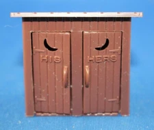 Plasticville - O-O27 - #45983 - Hobo Jungle OUTHOUSE (1) - Excellent