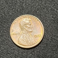 #796-1977 Lincoln Memorial  Penny  No Mint Mark Rare Penny And Cracking On Rim.