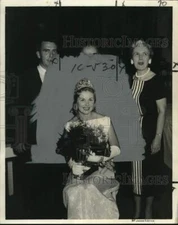 1958 Press Photo Elyse Webster holds trophy as Miss Morgan City - noo73219
