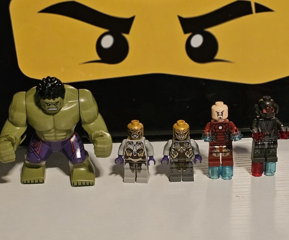 LEGO Marvel The Hulk Buster Smash (76031) Minifigures + 2 Chitauri Minifigures. - Image 2 of 3