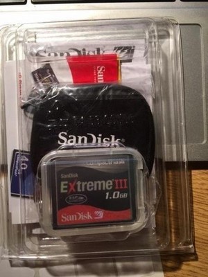 SanDisk 1GB Extreme III CompactFlash Card Clam Shell Packaging (SDCFX3-1024-901)