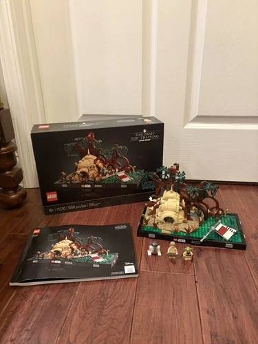 LEGO Star Wars: Dagobah Jedi Training Diorama (75330)