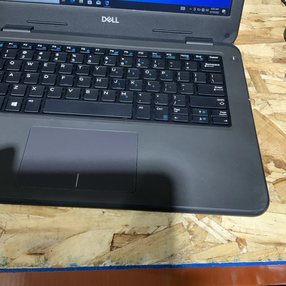 DELL LATITUDE 3300 13" I3-7020U 128GB SSD 4GB Windows 10 A051 - Image 2 of 4