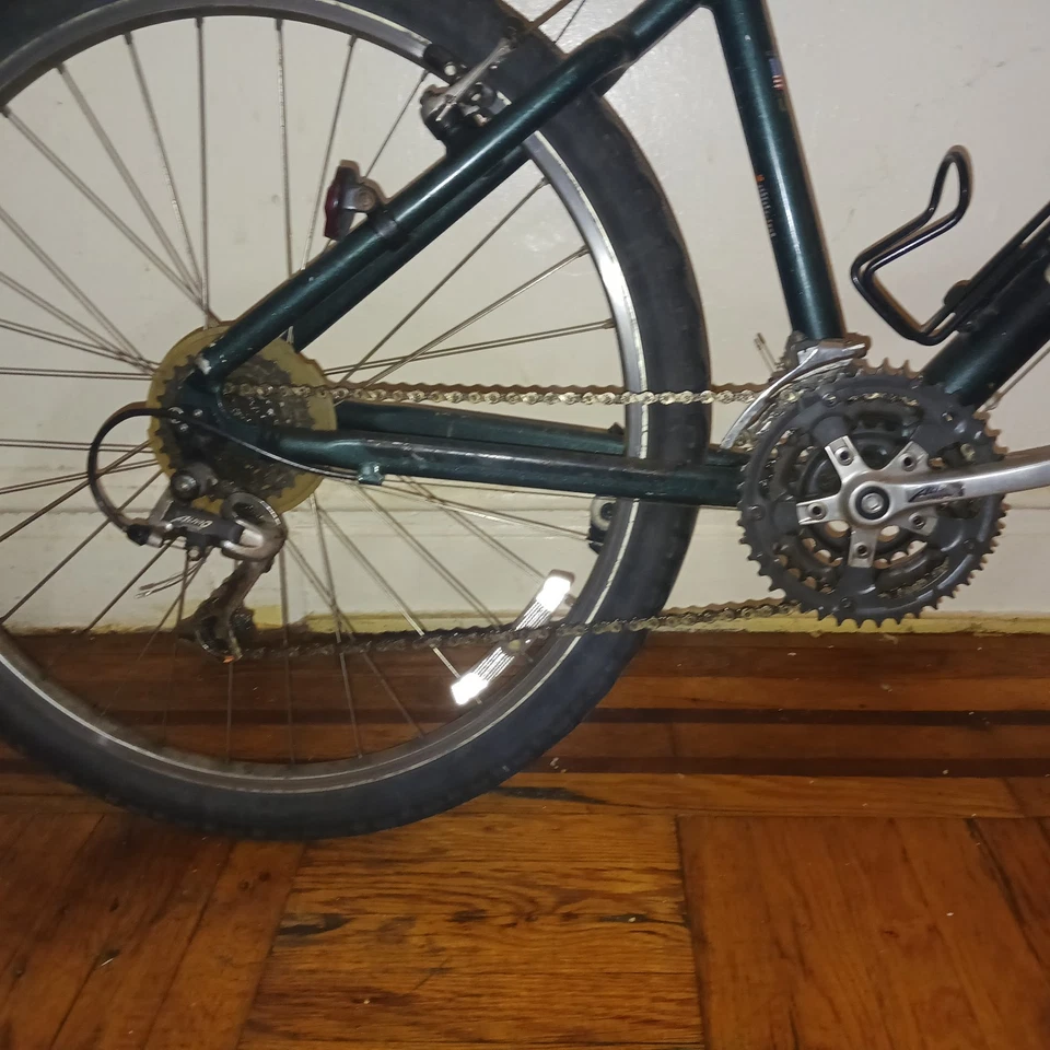 Bicicleta de montaña Cannondale M400 cuadro de 16 pulgadas verde oscuro hecha en EE. UU. 26 pulgadas Foto 2 de 4