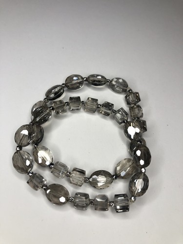 Women’s Strechable grey pearl bracelets - Picture 7 of 10
