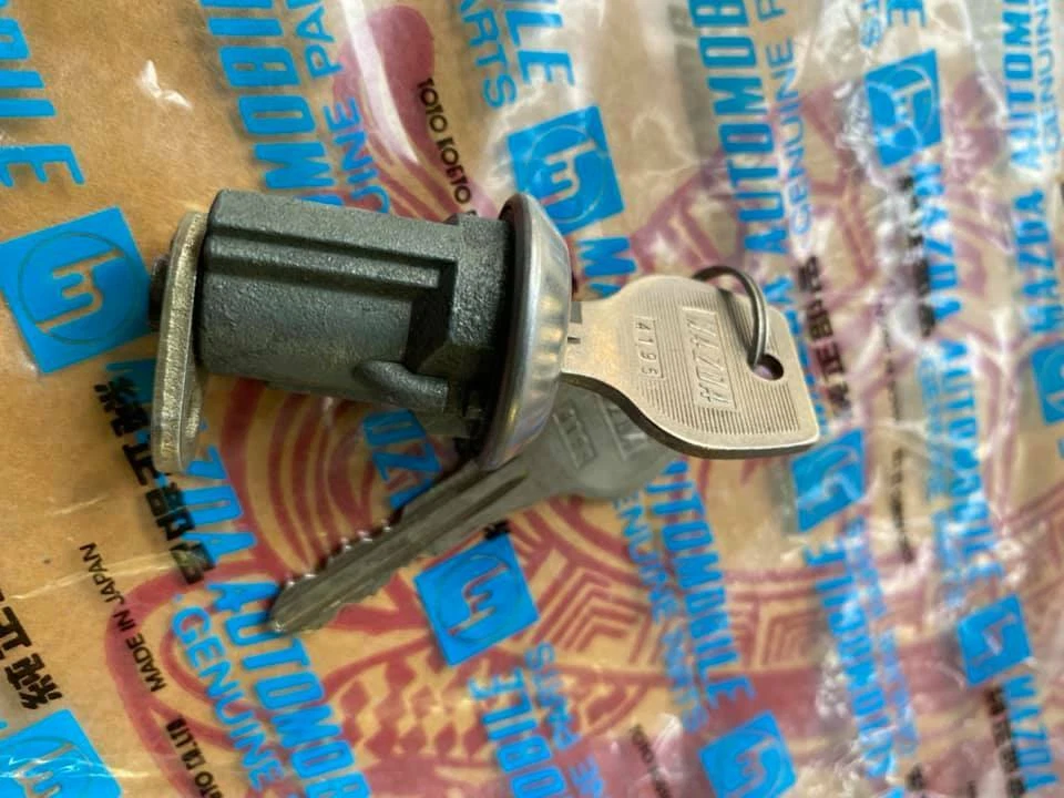 MAZDA 929 RX4 808 RX3 门锁钥匙 正品零件 NOS 日本 — 第 3/4 张图片
