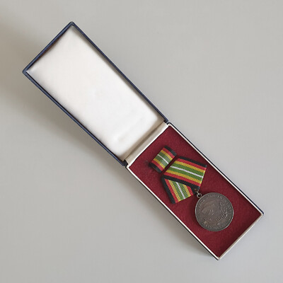 DDR Abzeichen Orden - NVA Medaille für treue Dienste in 900er Silber