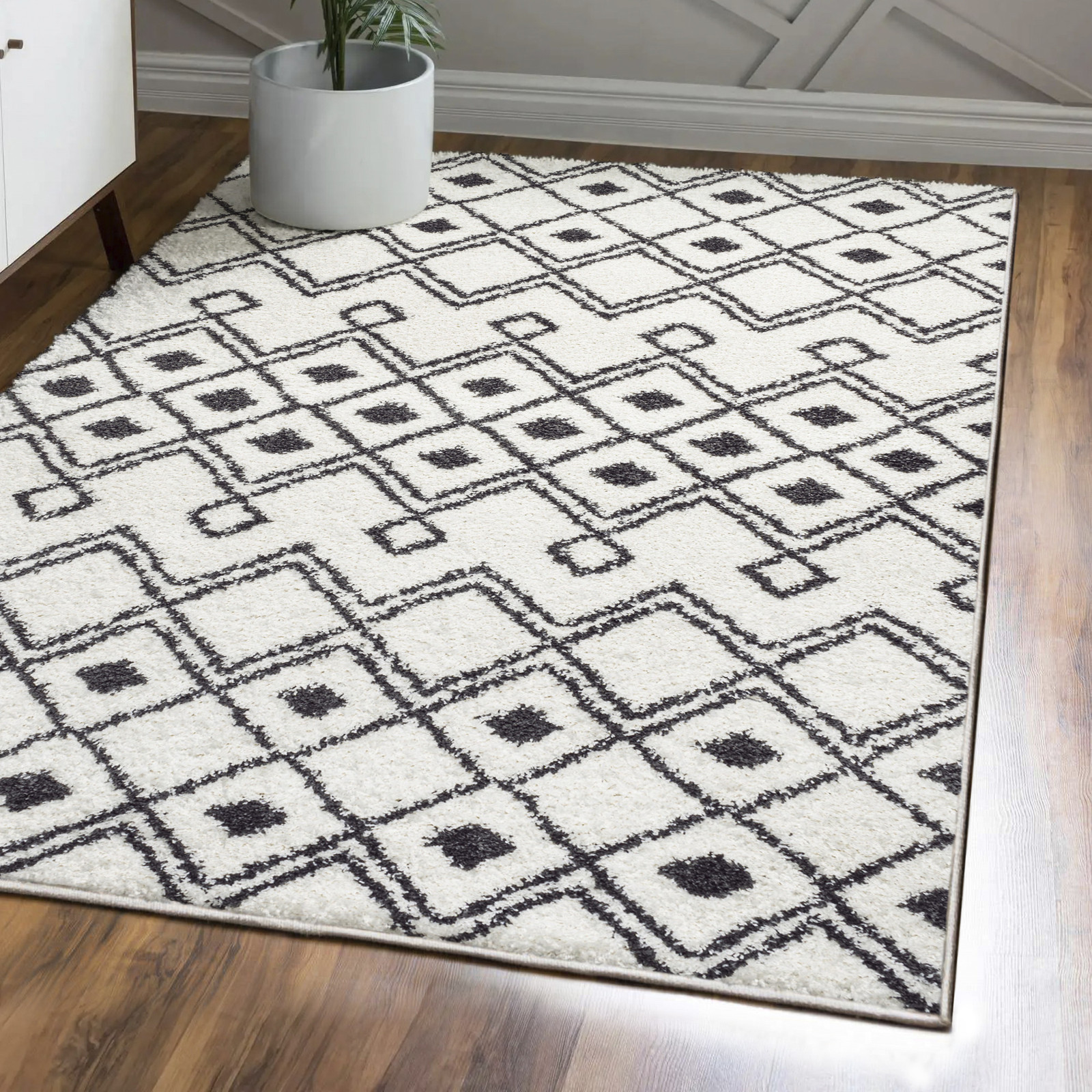 Jonathan Y Moroccan Hype 4x6 Grey Shag Rug for Stylish Lighting