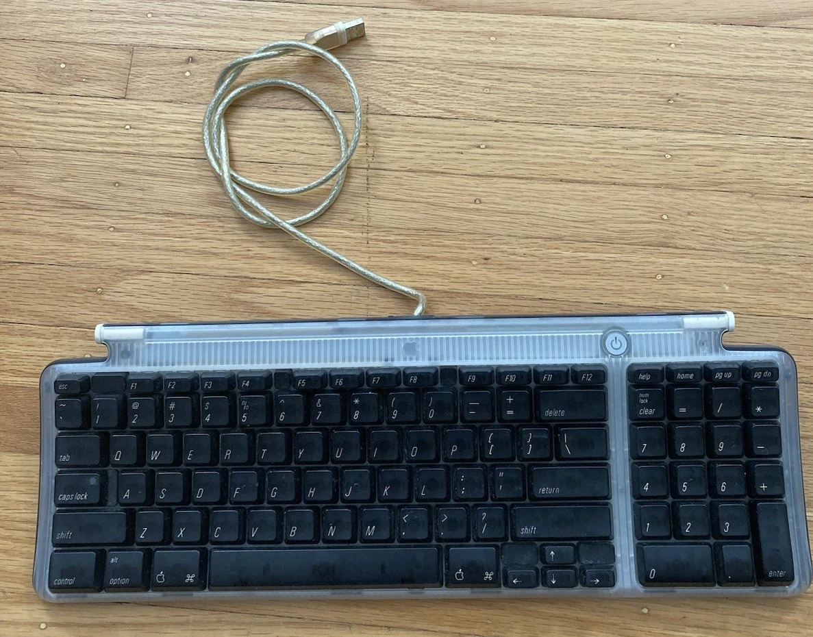 Apple power Mac G4 デュアルCPU500 MHzと黒キーボード Apple power Mac G4 デュアルCPU500 MHzと黒キーボード