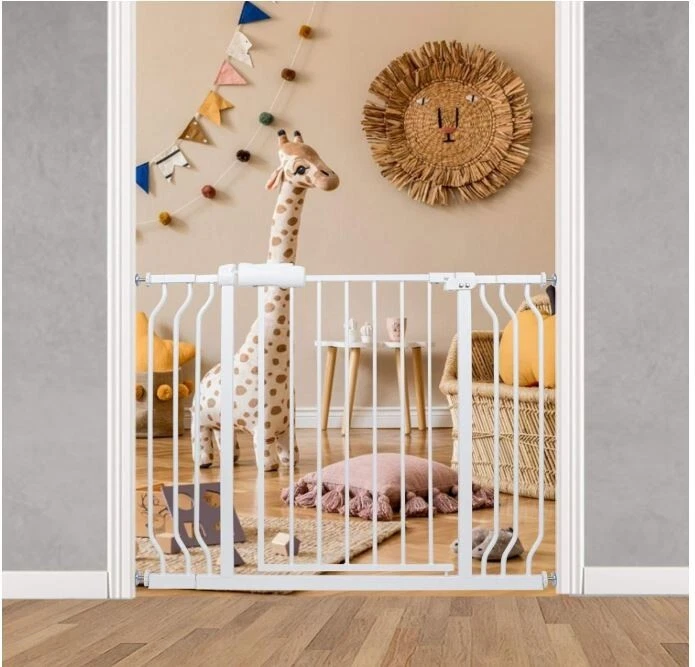 Extra Wide Baby Gate Dog Gates Indoor Safety Gate 38.5-43.5 Inch Wide White NEW