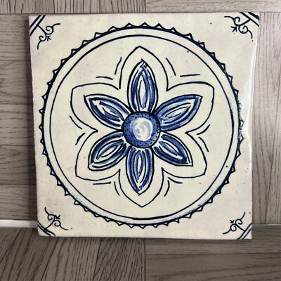 Wandfliese - glasiertes Terrakotta - weiß & blau - Blumendesign - 6'' - dekorativ
