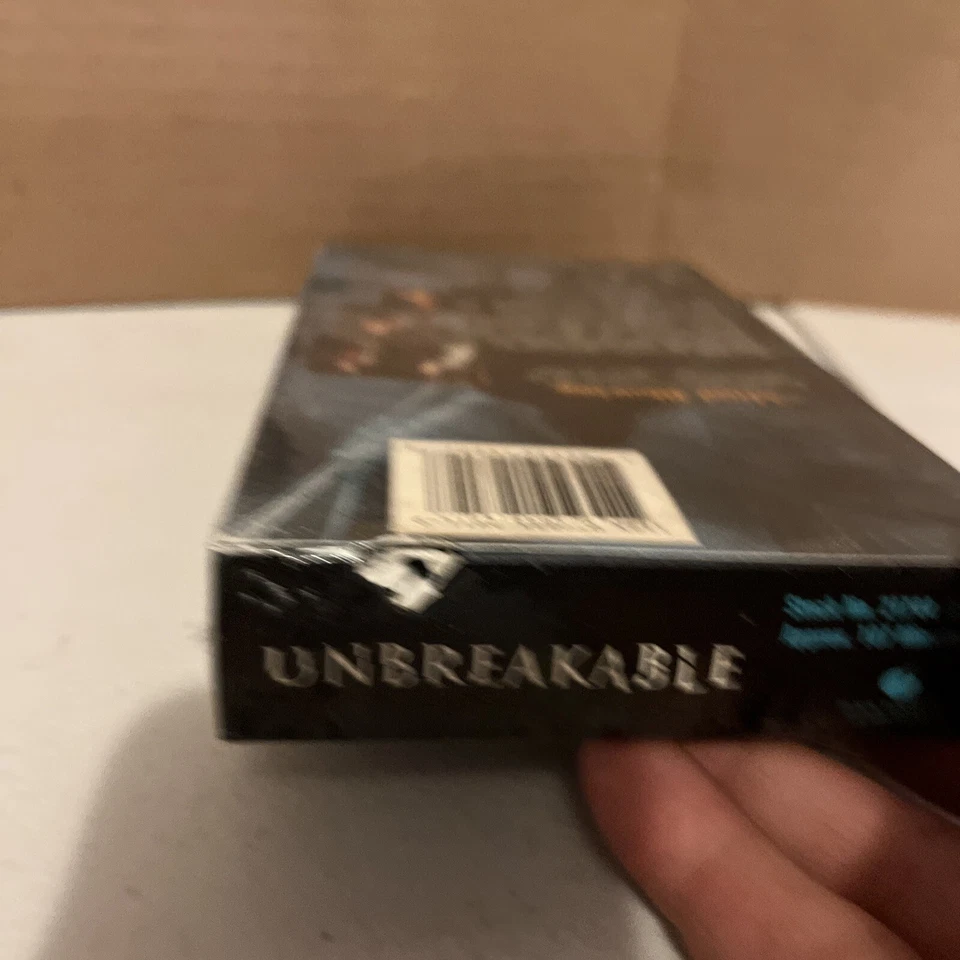 Unbreakable (VHS, 2001) - Image 4 of 4