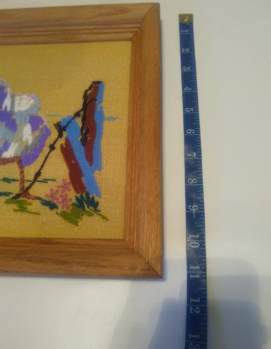 Crealla de pato (pájaro) bordada con acabado enmarcado de colección cerca de flores, rocas - Imagen 8 de 9