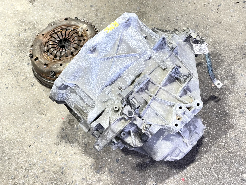 Mini Cooper F55 2014-2019 1,5 L 6 velocidades transmisión manual BFO con volante Foto 4 de 4