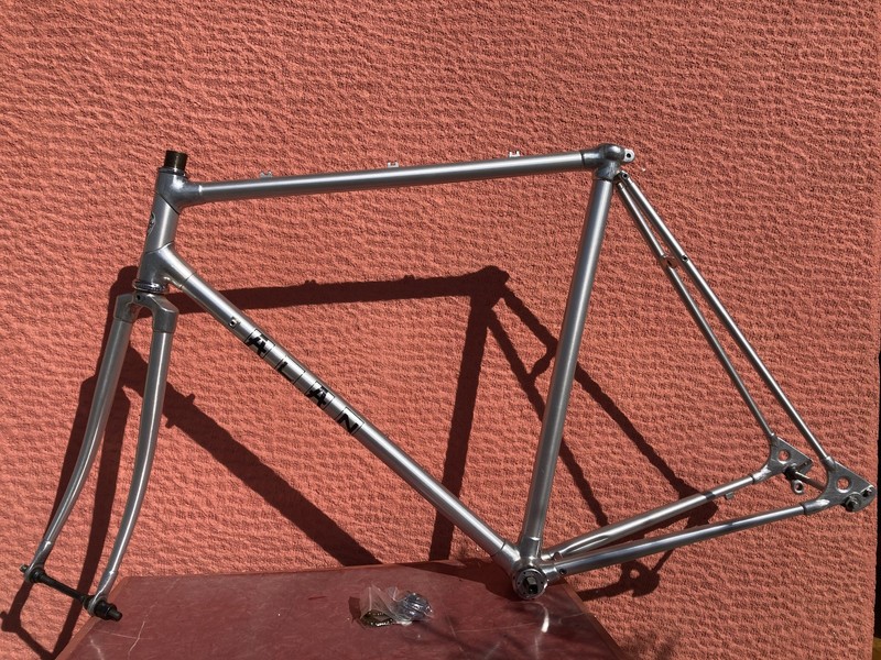 Vintage 1980s ALAN aluminium frame, 56cm; fork, bb, headset. Cracks on seat lug.