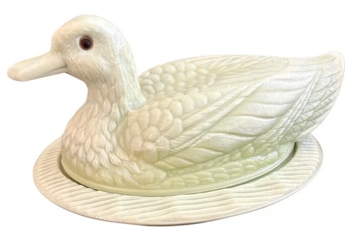VTG Green Milk Glass Duck On A Nest Covered Dish Tiffin Glass Eyes