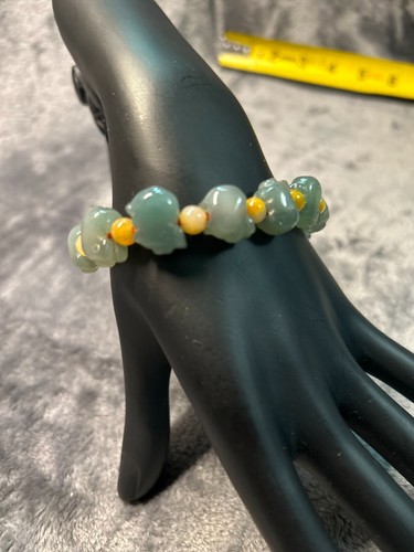 Vintage Jadeite/Jade Stretch Hand Carved Bracelet - Picture 3 of 4