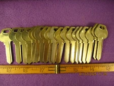 OLD ANTIQUE VTG 20 PC NEW OLD STOCK CORBIN/ RUSSWIN UNCUT HOUSE KEY BLANKS BRASS