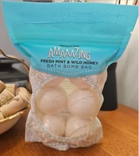 Perfectly Posh Amaaazing Bath Bombs Fresh Mint & Wild Honey New - Free Shipping