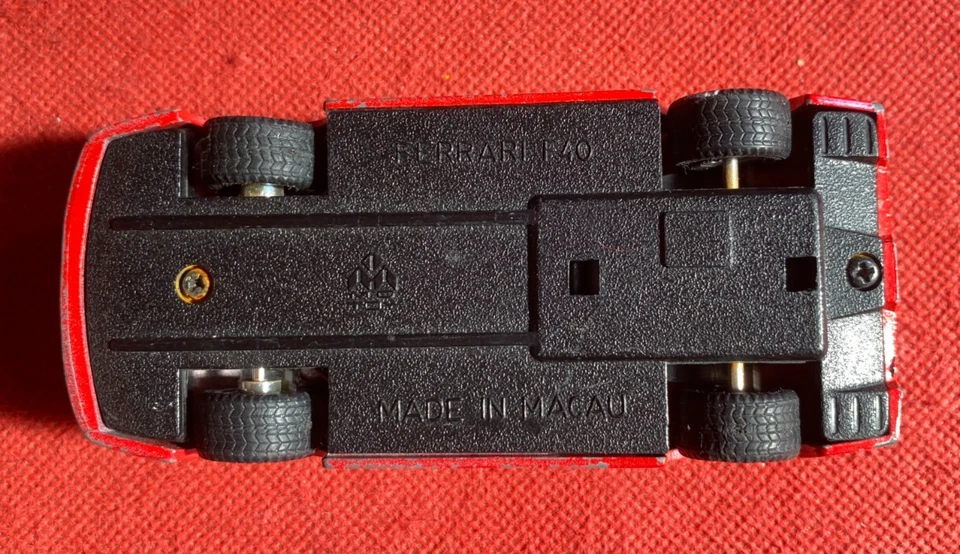 MC TOY Modellino Auto FERRARI F40 Made Macau metallo Rosso Retrocarica gomma - Immagine 3 di 3