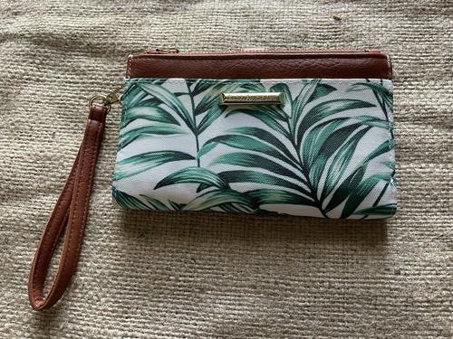 Enzo Angelina Green & Brown Tropical Leaf Tenli Wristlet - 第 1/6 張圖片
