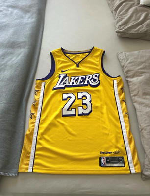 Nike Los Angeles Lakers LeBron James 23 Dri-FIT Trikot gelb Large