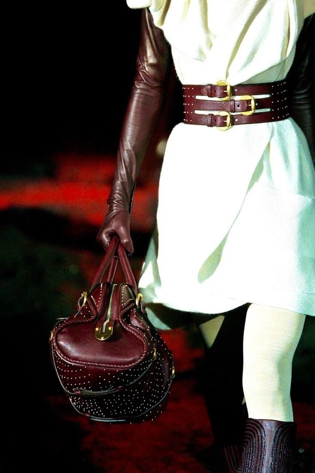 Alexander Mcqueen F/W 2007 Women’s Black Studded Leather Hand Bag 1692 - Image 2 of 4