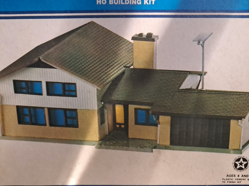 HO TRAIN LIFE-LIKE HO=1/87 Builders Smith Home #01358 Like PLASTICVILLE-KIT | Condition: Used