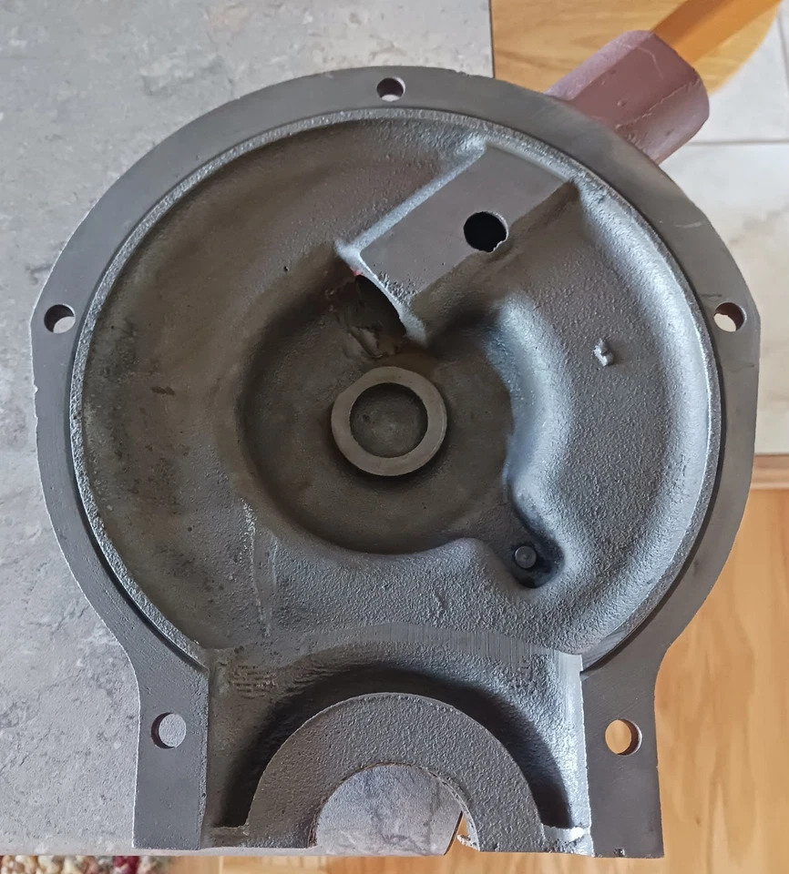 Cubierta de bomba de agua Ford 1951 V8 3,9 239 pulgadas cúbicas. Ford V8 Foto 2 de 2