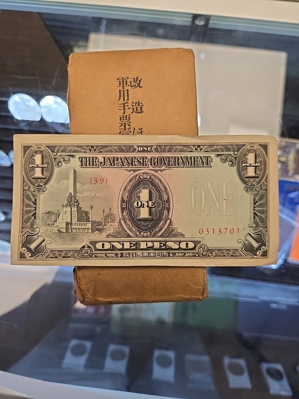 1943 Japan Occupied Philippines 1 Pesos - Pick #109a - Original BRICK Of 1000 AU