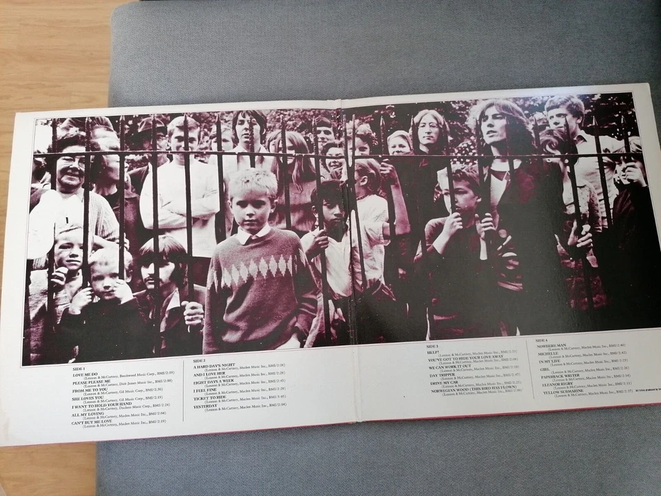 Double album disques vinyles ROUGES des Beatles 1962-1966  - Photo 2/3