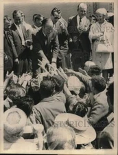1965 Press Photo Hubert Humphrey shaking hands with crowd - sax11844