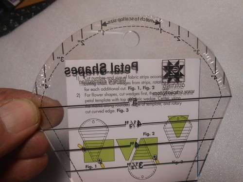 EZ Quilting Petal Shape Triangle Ruler Template New in Package - Picture 3 of 5