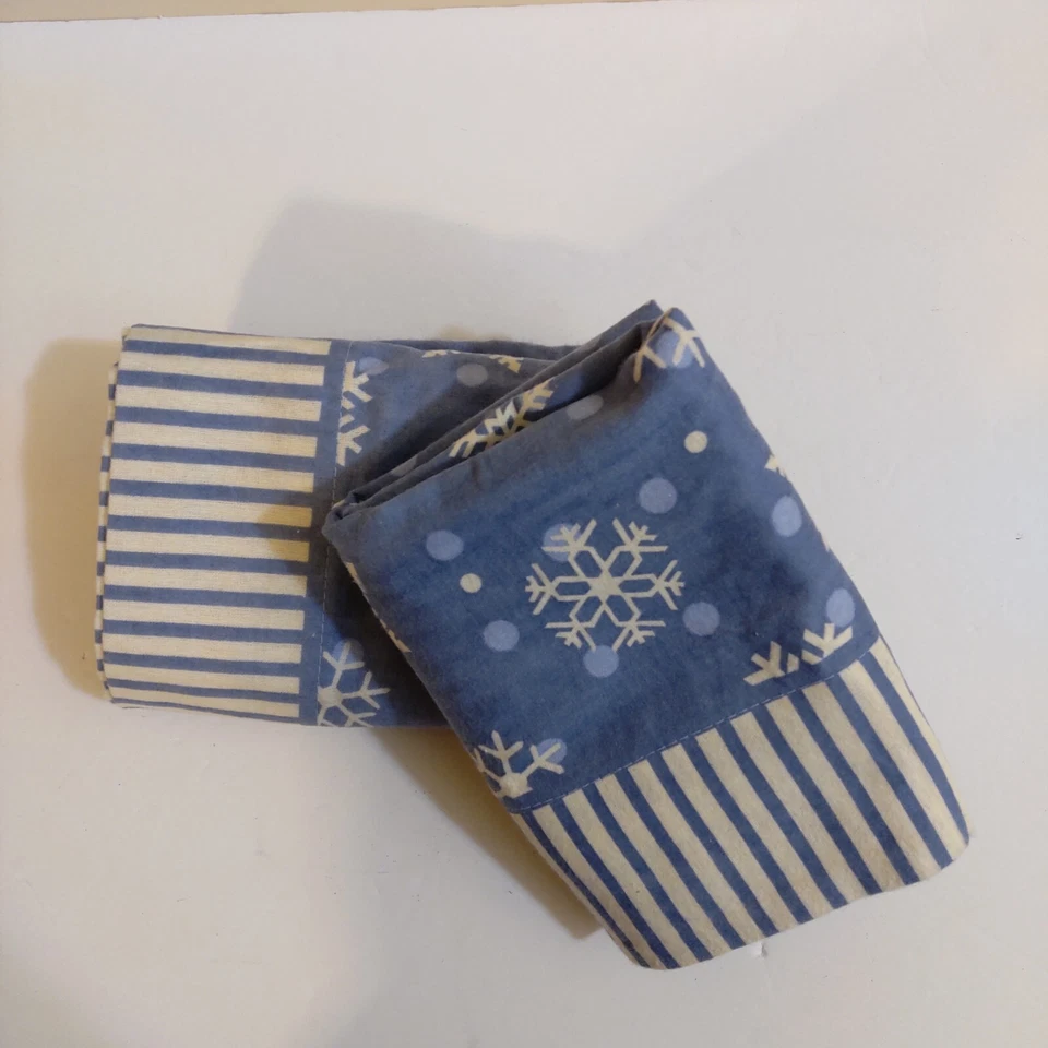 NUEVO JC Penney Funda de Almohada Estándar Franela Copo de Nieve Azul y Blanco 22 x 31 2 piezas Foto 3 de 4