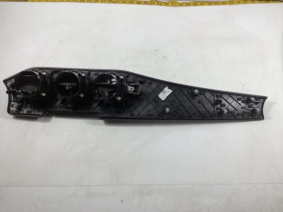 Cubierta del panel del tablero de instrumentos delantero Mercedes CLA250 2015-2020 A1176801601 OEM. Foto 2 de 4