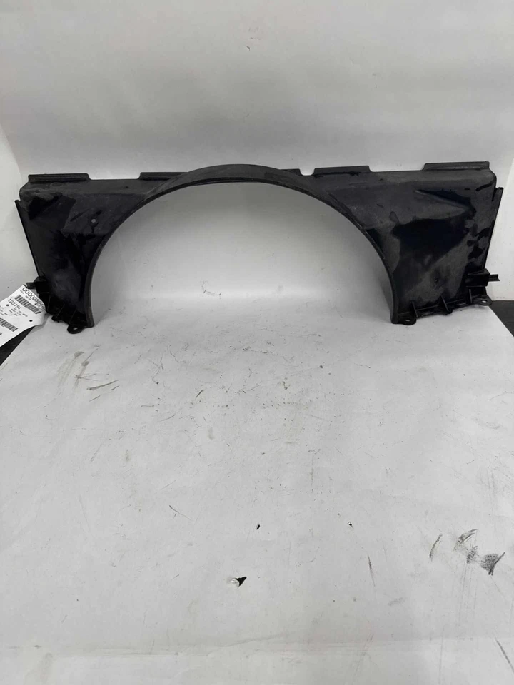 Cubierta del ventilador Chevrolet Silverado 2500 2001-2005 6,6 L Foto 3 de 3