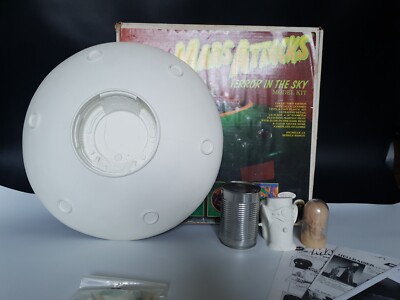 Mars Attacks Model Kit Terror In The Sky Official Licensed UFO