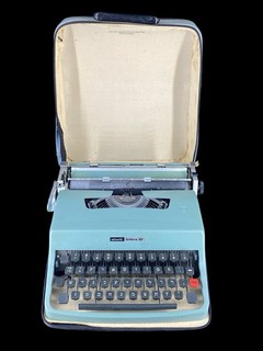 RARE Olivetti Lettera 32 Typewriter Hebrew Keys Light Blue Barcelona Spain
