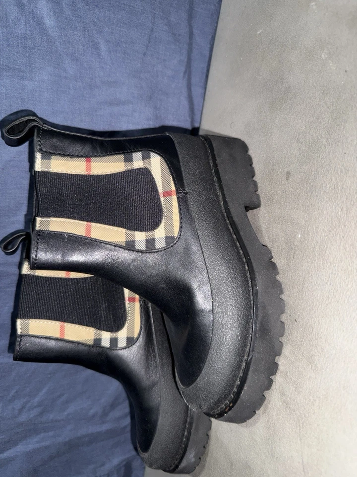 Kids Burberry Black Leather Ankle Boots with Striped Elastic Panels - Image 4 of 4