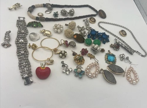 Lot Of Broken costume Jewelry- Some Vintage/ Some Not -Crafting-Upcycle Only