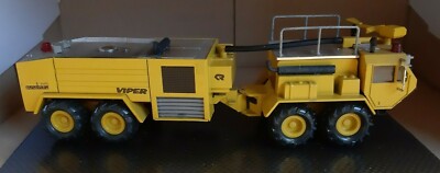 Rosenbauer Austria Viper Flugfeld-Löschfahrzeug Oshkosh 1:50 Conrad 5511 Vitrine