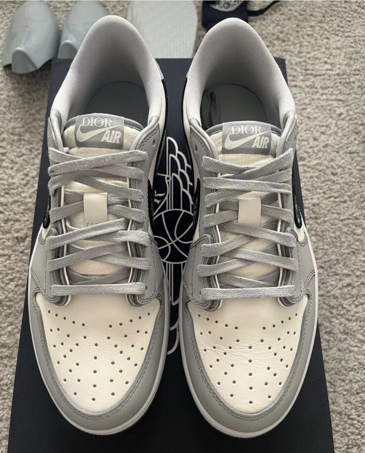 【ラスト1点】DIOR スニーカー 35.5サイズ ラスト1点】DIOR スニーカー 35.5サイズ