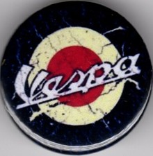 VESPA Pin Button Badge 25mm - Piaggio Primavera Italia MOD 50 PK PX RALLY GT GTS